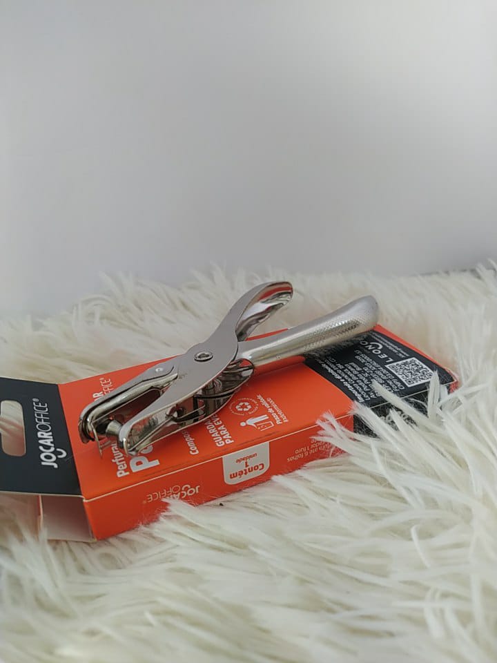 Grampeador azul compacto para escritório