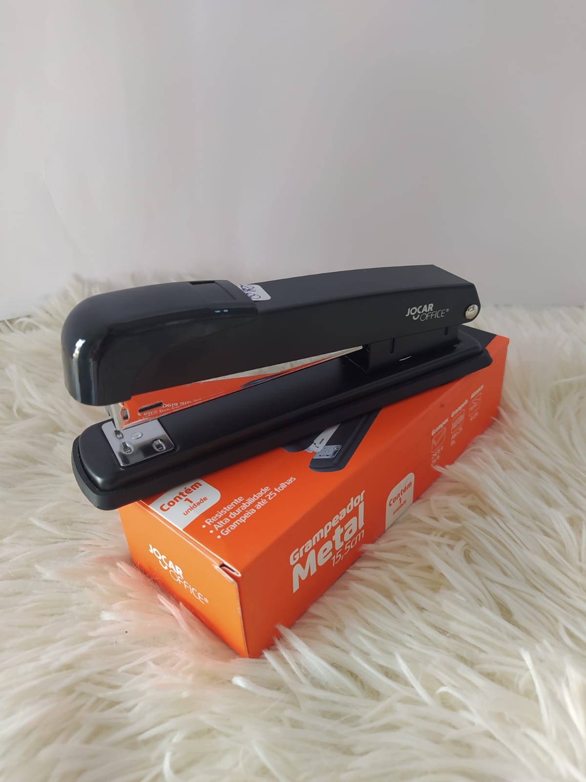 Grampeador grande de metal cromado